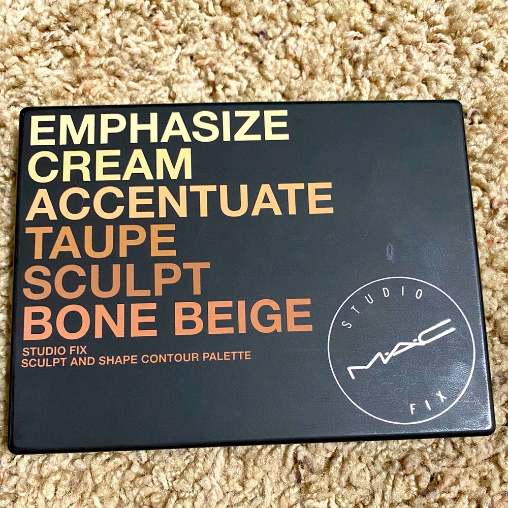 MAC Sculpt and Shape - Light/ Medium